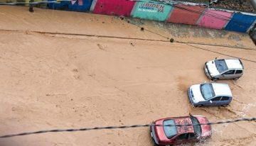 Fuerte aguacero dejó varias vías bloqueadas y casas afectadas en Caracas este #11Abr
