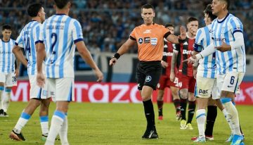 Costas y Rojo estuvieron cara a cara tras la expulsión en el clásico con River: ¿volverá a jugar en Racing tras otra indisciplina?