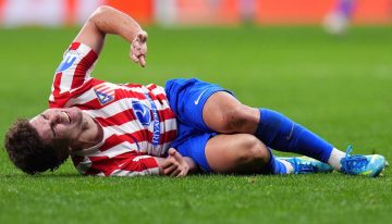 Julián Alvarez preocupa a la Scaloneta a 43 días del Mundial: gol de penal para el Atlético de Madrid y un golpe que lo obligó salir ante Arsenal