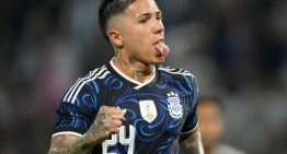 Enzo Fernández, sancionado por Chelsea: el DT Liam Rosenior explicó que «cruzó una línea» y castigó al capitán por una declaración