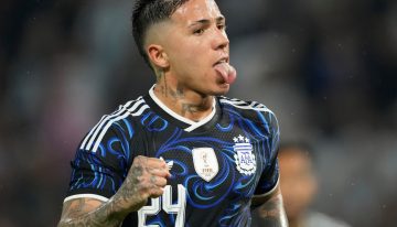 Enzo Fernández, sancionado por Chelsea: el DT Liam Rosenior explicó que «cruzó una línea» y castigó al capitán por una declaración