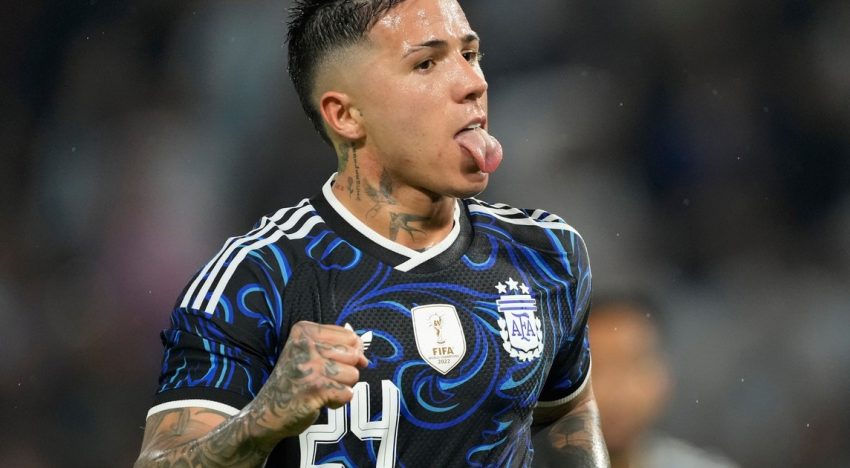 Enzo Fernández, sancionado por Chelsea: el DT Liam Rosenior explicó que «cruzó una línea» y castigó al capitán por una declaración