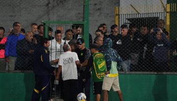 Los 10 minutos de locura en Defensa y Justicia vs Boca: hinchas heridos, invasión de barras y la furia de Soso, expulsado