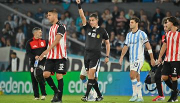 Racing estalló contra el arbitraje: roja a los 5 minutos, gol y cánticos contra Claudio Chiqui Tapia