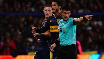 La polémica del penal para Boca ante Independiente: qué dijo el árbitro en el audio del VAR que difundió la AFA