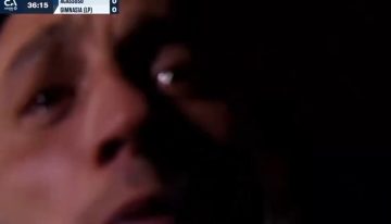 Tenso momento en la Copa Argentina: un hincha arrebató la cámara principal del partido y se filmó en vivo