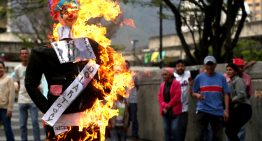 Creatividad, sátira y tensión marcaron la tradición de la Quema de Judas en las calles de Venezuela