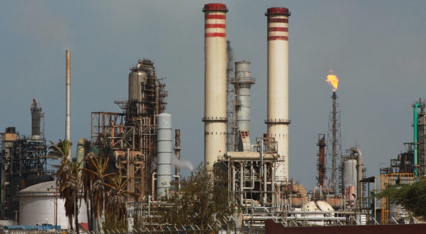 Se desató un incendio en la unidad de craqueo de la refinería Cardón