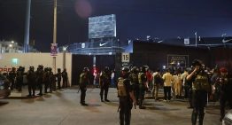 Tragedia en Perú: se derrumbó un muro en el estadio de Alianza Lima durante un banderazo y hay un muerto y más de 60 heridos