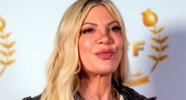 ¡Susto! Actriz Tori Spelling sufrió un accidente cuando viajaba con sus hijos en carretera de California