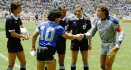 Subastan la camiseta de Peter Shilton, el arquero que sufrió el «Gol del Siglo» y «La Mano de Dios» de Maradona: cuánto está tasado y cómo acceder