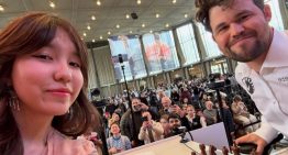 Incómoda situación en un torneo de ajedrez: una jugadora le pidió una selfie a Magnus Carlsen, que posó para la foto y después la dejó en evidencia