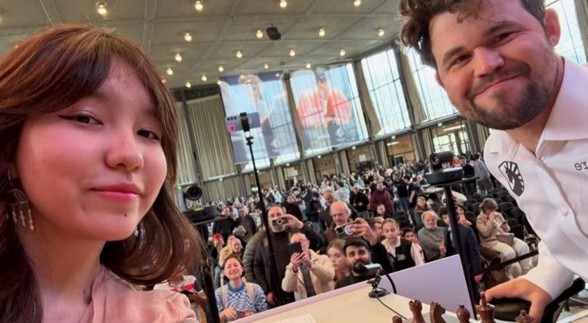 Incómoda situación en un torneo de ajedrez: una jugadora le pidió una selfie a Magnus Carlsen, que posó para la foto y después la dejó en evidencia