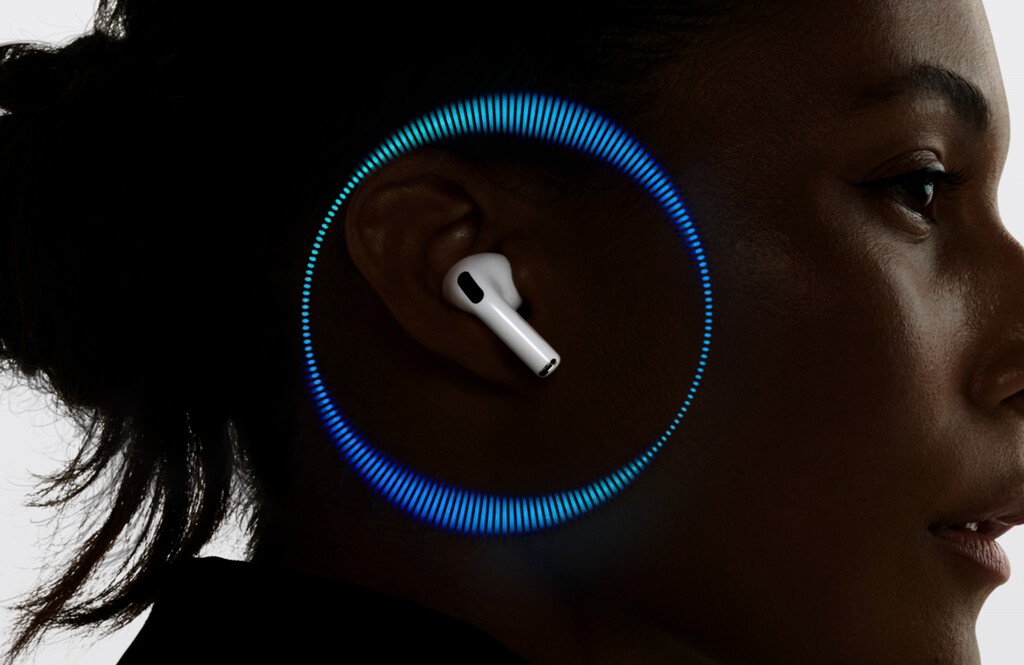 Apple ya tiene casi listo su primer "producto de IA" para este año, según Gurman: los AirPods con cámaras 