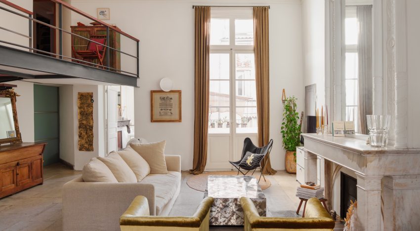 Esta casa en Montpellier conserva el carácter de su arquitectura original y pone en valor ricos materiales y elementos