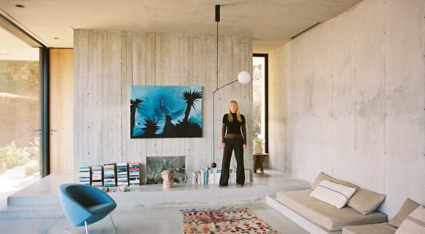 La casa de la artista polaca Goshka Macuga en Grecia, un volumen de hormigón y vidrio que parece haber llegado de otro lugar