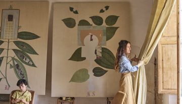 La casa-estudio, con más de 200 años de antigüedad, de la artista neoyorquina Louise Despont, en un pueblo de Mallorca: «Es una casa feliz, sencilla, hay paz y tiempo; disfrutamos de cosas simples como el calor del brasero del patio por la noche o comer los nísperos del árbol»