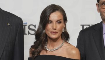 La espectacular colección de collares de la reina Letizia: del maravilloso diseño de perlas, al que le regalaron sus suegros