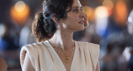Isabel Díaz Ayuso impacta en su visita institucional a México con un original mono (que hace tipazo) de una firma andaluza