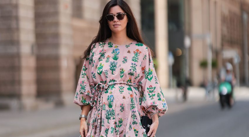 Entrar a Zara a por un cinturón y salir con los 5 vestidos estampados más bonitos del verano para llevar con alpargatas y ser la más elegante