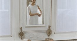 Bernadette y Charlotte de Geyter, diseñadoras de Bernadette, la firma de vestidos belga que lleva Dakota Johnson, sobre el protocolo de invitadas: «Nunca hagas sombra a la novia, ella es la protagonista»
