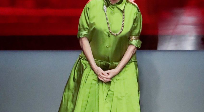 Manual de uso del color más difícil de la moda: así es y con estas tonalidades se combina el verde Prada que es tendencia ahora y siempre