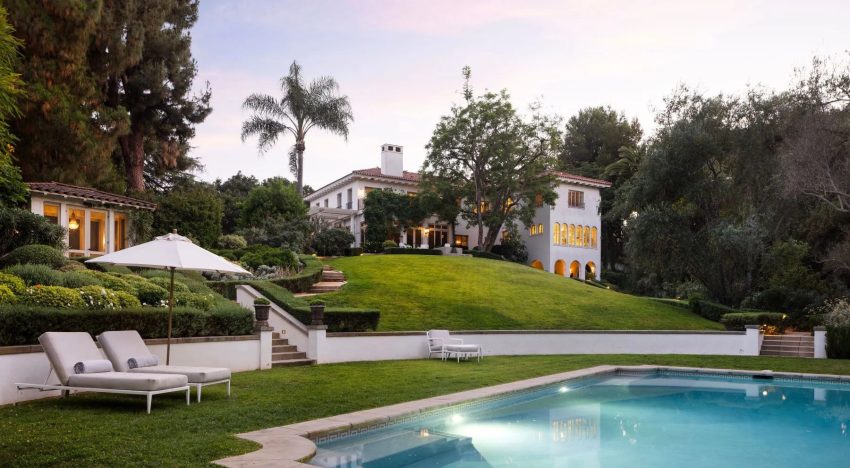 Así es la mansión que Angelina Jolie vende en Los Angeles: 6 dormitorios, 11 baños y casa de té