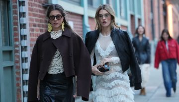 Acaba de llegar a Massimo Dutti el vestido midi bordado que las estilistas llevarán en los eventos de primavera