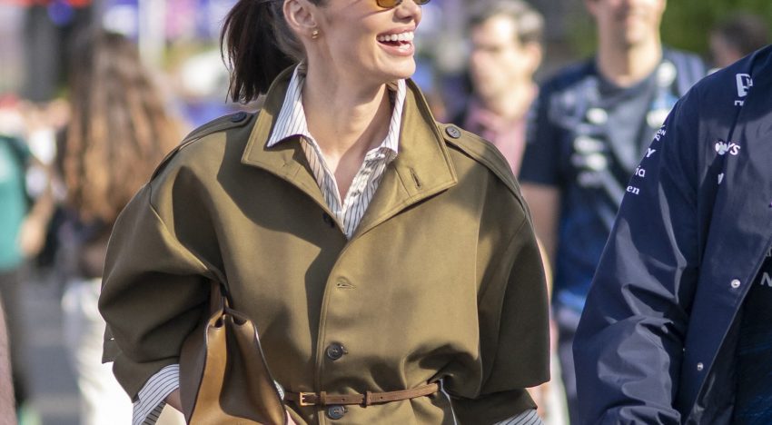 Tenemos una nueva referente de estilo: la novia de Carlos Sainz, Rebecca Donaldson, y todos sus looks minimalistas y elegantes