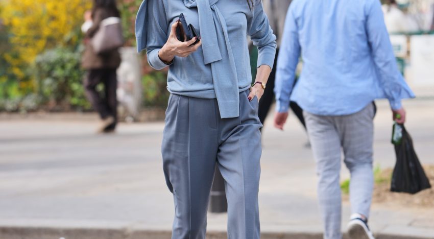 Las mujeres más elegantes del norte de España dominan los looks de entretiempo y siempre incluyen estas 5 prendas comodín en su armario