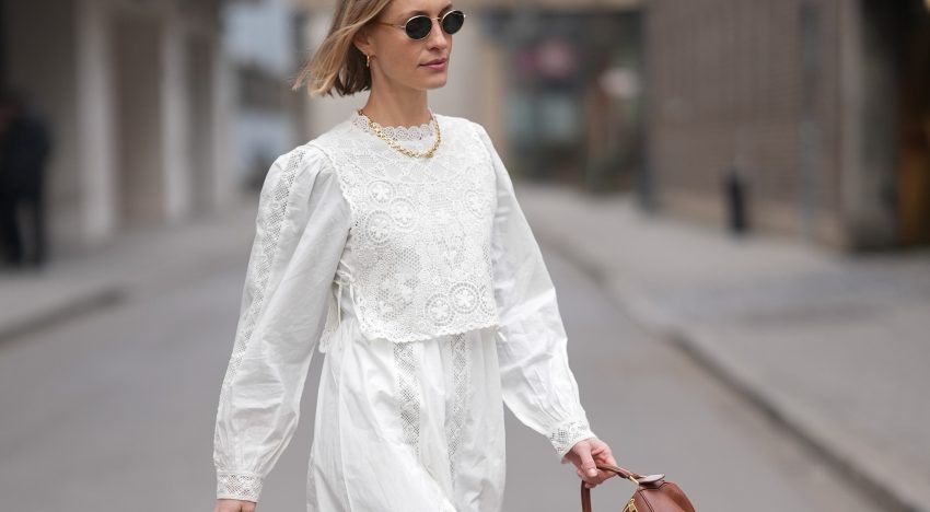 Recorrí más de 22 tiendas hasta encontrar en Zara los vestidos midi más originales para llevar ahora con botas altas y en unos meses, con sandalias