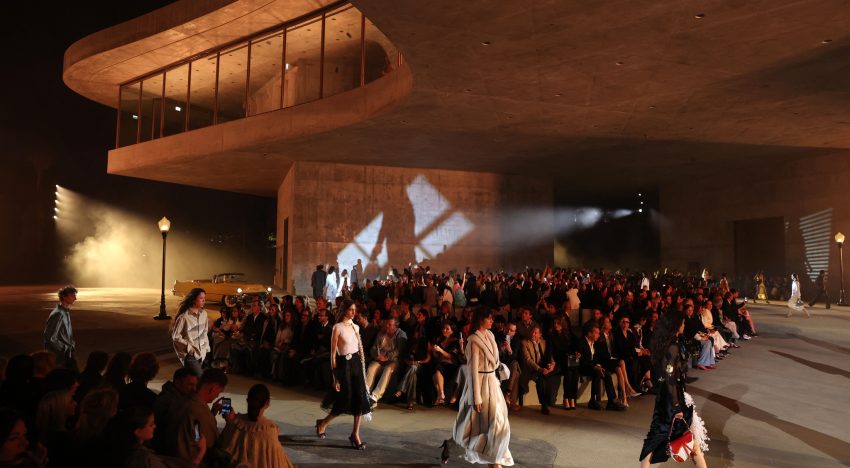 La Colección Crucero de Dior 2027 aterriza en Los Ángeles (y Anderson demuestra que sabe mezclar como nadie el saber hacer de la maison con el glamour de Hollywood)