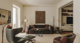 La interiorista Isabel López Vilalta ha renovado esta casa en Barcelona en la que conviven piezas icónicas de diseño con una colaboración de Zara Home