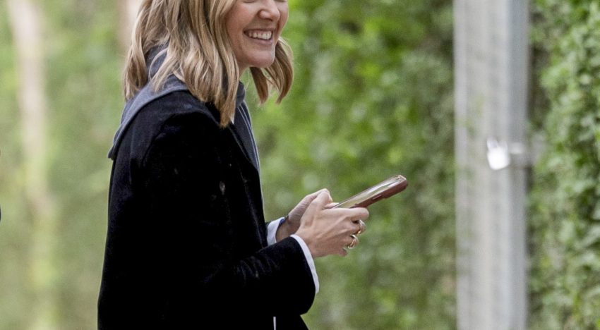 Marta Ortega, lección de estilo casual y sin esfuerzo en la hípica: los pantalones que hay que tener y cómo combinarlos