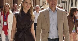 Manuela Villena en un día decisivo para Andalucía con chaleco de una firma cordobesa, pantalón de Zara y un bolso jerezano