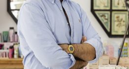 Arturo Álvarez Bautista, químico y formulador: «Si te maquillas, usas protector solar y vives en una ciudad con contaminación, necesitas doble limpieza»