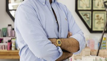 Arturo Álvarez Bautista, químico y formulador: «Si te maquillas, usas protector solar y vives en una ciudad con contaminación, necesitas doble limpieza»