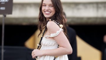 Si las mujeres más elegantes están agotando en Zara estos tops cómodos, favorecedores y tendencia es porque son perfectos para llevar con bermudas y pantalones de lino