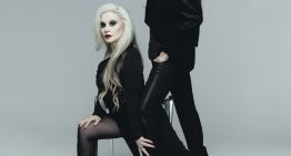 Alaska y Mario Vaquerizo debaten sobre moda, cultura y recuerdos: «Con mi primer sueldo compré un anillo de 1.500 pesetas de los hippies y con el resto abrí un libretón con mi madre»