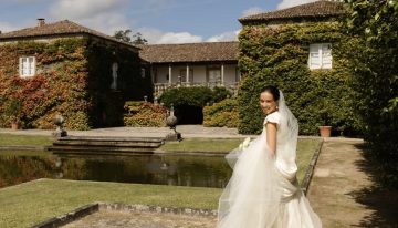 La novia canaria que se dedica a las bodas y se casó en Galicia con un vestido de cola larga