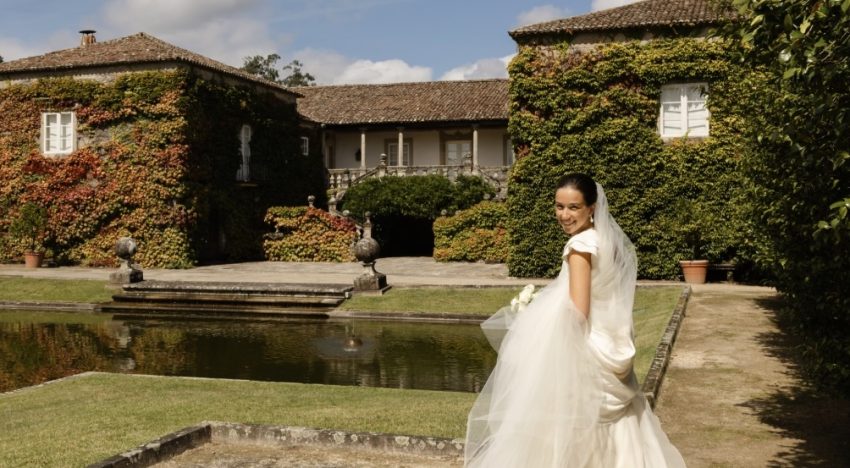 La novia canaria que se dedica a las bodas y se casó en Galicia con un vestido de cola larga