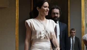 Isabel Díaz Ayuso apuesta por este color en sus últimas apariciones, ¿amante de las tendencias o un claro mensaje político?