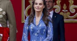 Cuando las alpargatas se quedan en su vestidor, la reina Letizia apuesta (y acierta) con las sandalias de tacón asequible que combinan con cualquier look