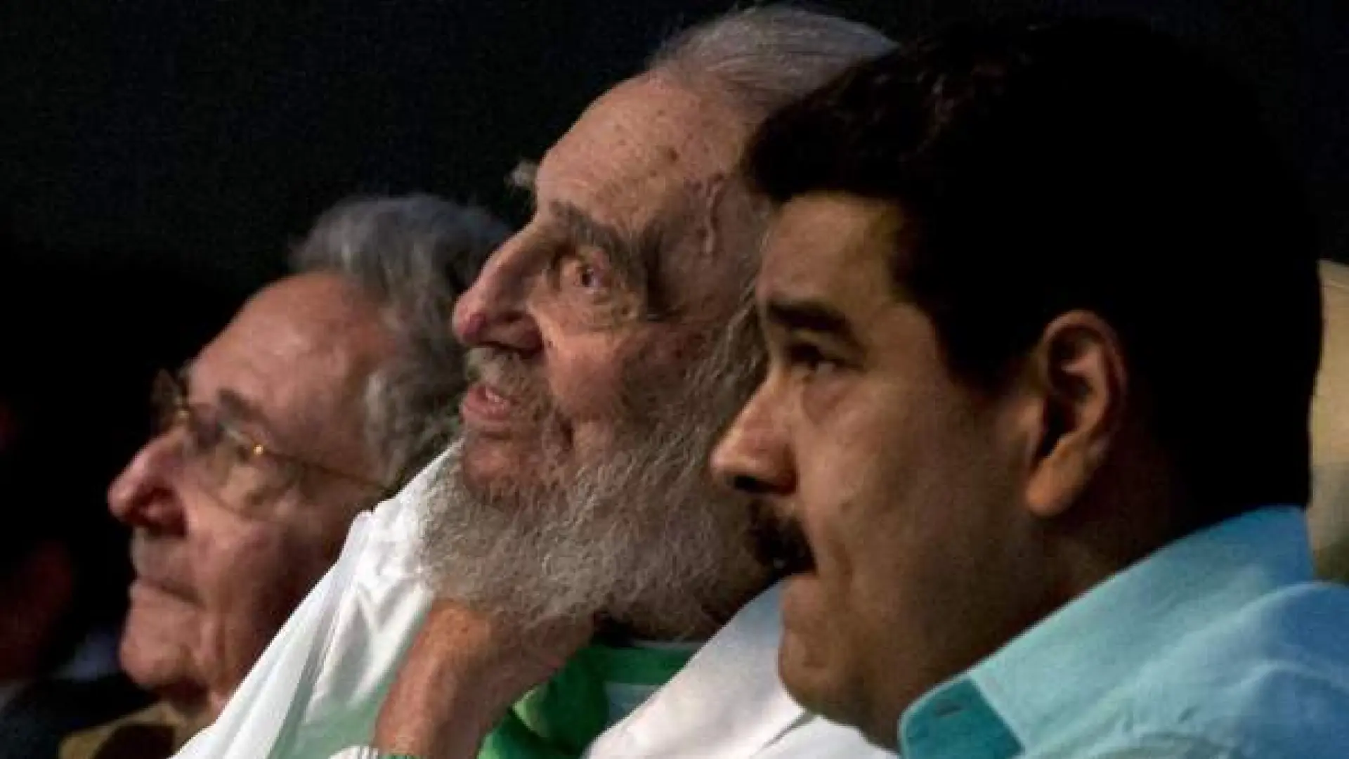 EEUU imputa a Raúl Castro, despliega un portaaviones frente a Cuba… ¿Está Trump repitiendo la estrategia que usó en Venezuela?