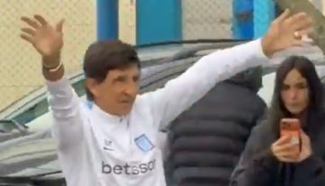 Gustavo Costas dirigió su última práctica en Racing, saludó emocionado a los hinchas y su hijo sacó pecho: «Nos quedaba mucho por dar»