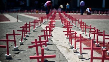 Suegras vs. nueras: Ola violeta llama a visibilizar el feminicidio emocional