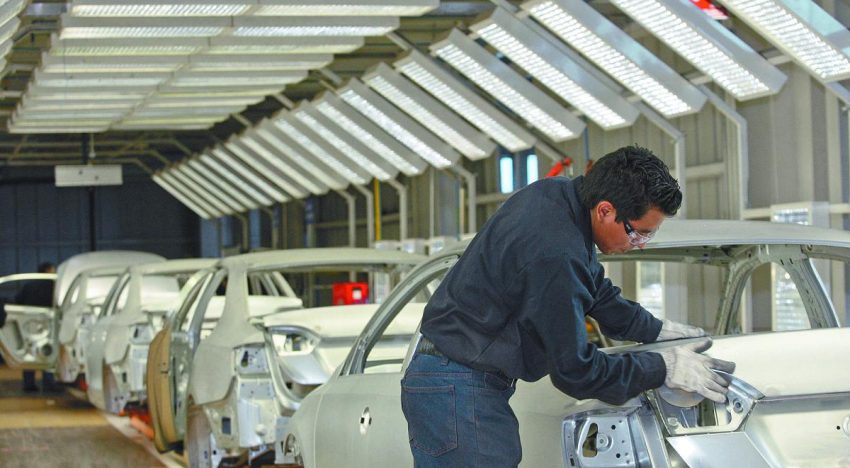 Políticas tributarias excesivas frenan el acceso a nuevas tecnologías, advierte la industria automotriz