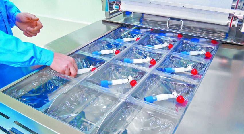 Industria y Cofepris buscan reducir de 36 a 3 meses la liberación de dispositivos médicos