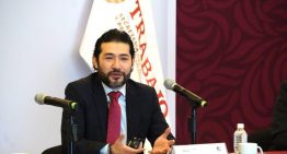 Trabajadores interrumpen acto del titular de la STPS en la UNAM; rechazan gradualidad de las 40 horas