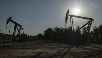 Bloomberg: ExxonMobil y ConocoPhillips negocian garantías para regresar a Venezuela